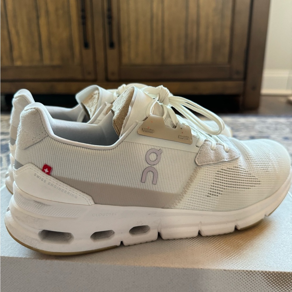 ON Cloudrift Running Sneakers, Women’s Size 9 in Undyed White Sand - Picture 3 of 9